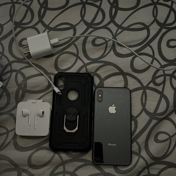 IPHONE XS - Picture 2 of 4